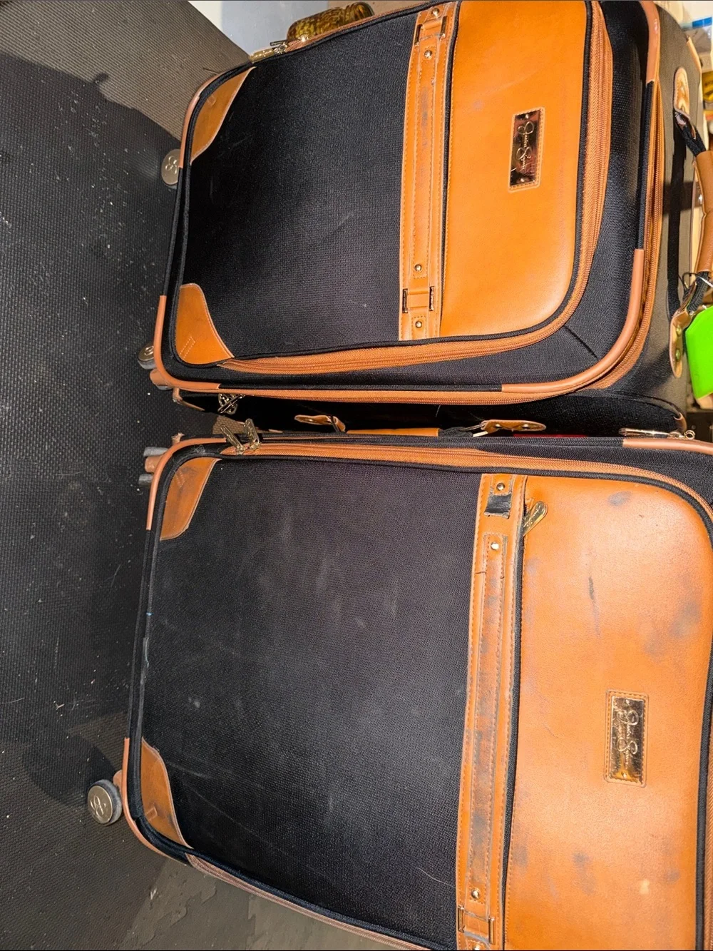Jessica Simpson Black and Tan Rolling Luggage Set